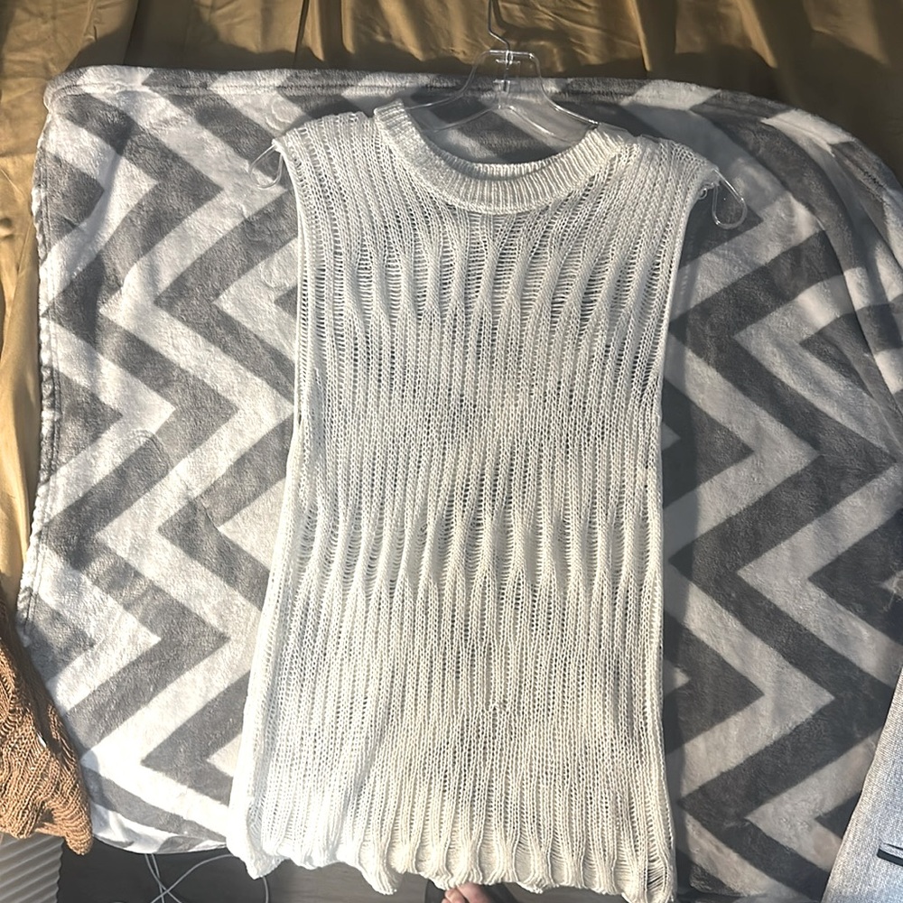 Men slim fit medium sized summer sweater vest